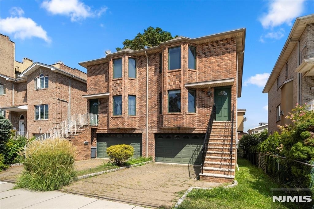 229 Franklin - Photo 1