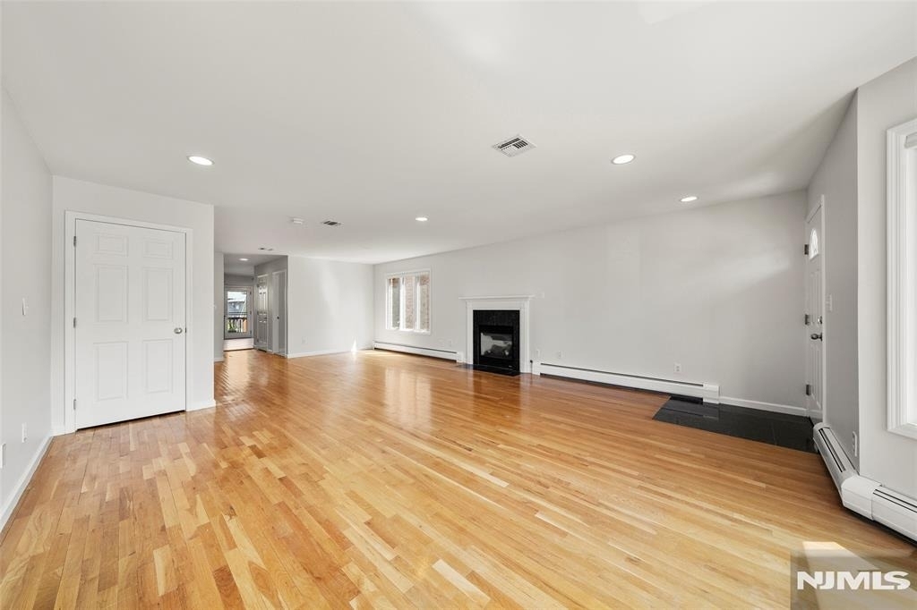229 Franklin - Photo 5