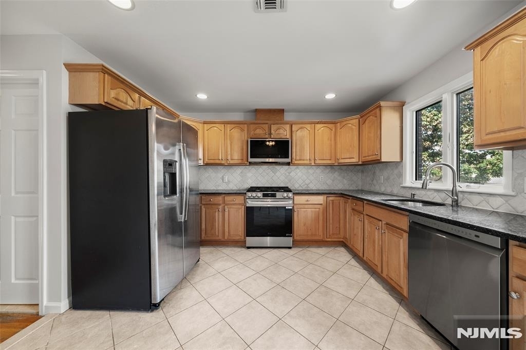 229 Franklin - Photo 7