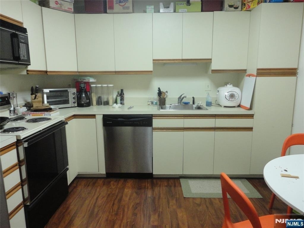1436 Westgate - Photo 2