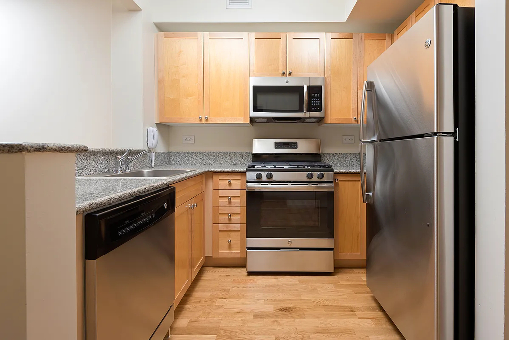 Lexington Avenue - Photo 1