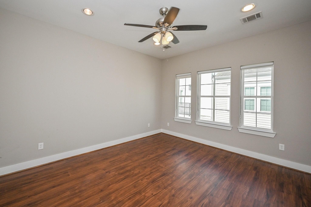 955 W 24th Street - Photo 25