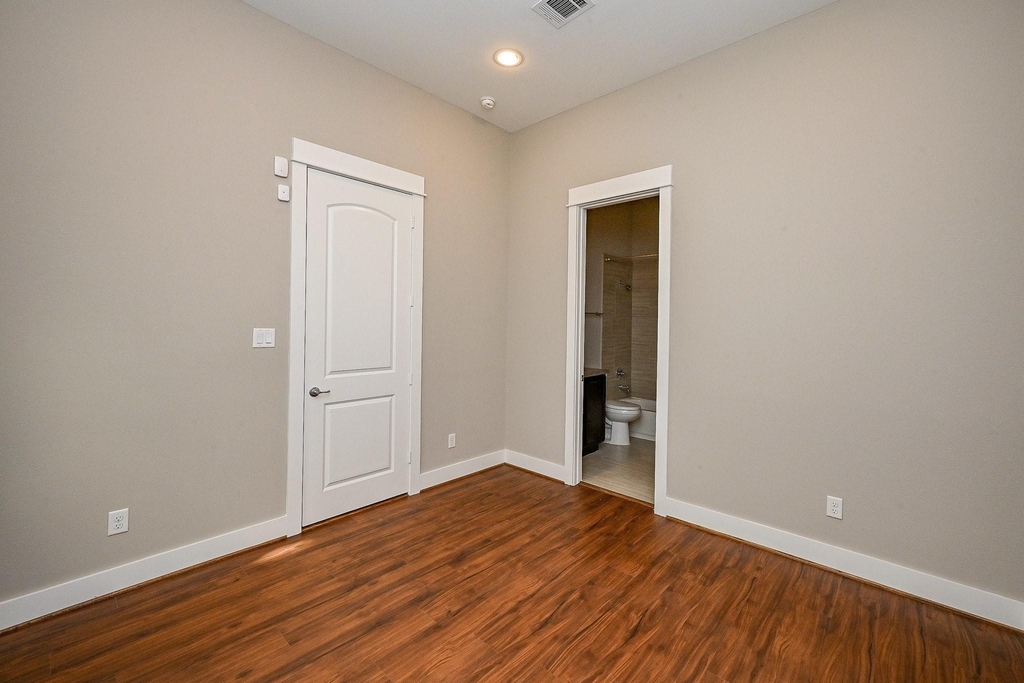 955 W 24th Street - Photo 5
