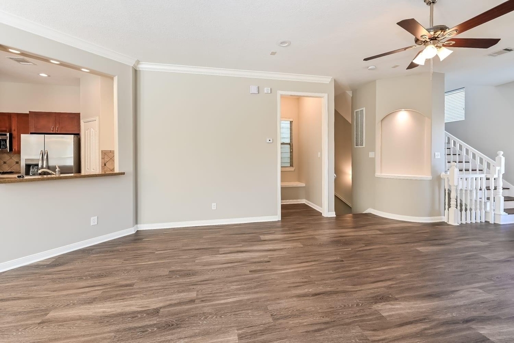 912 W 25th Street - Photo 3