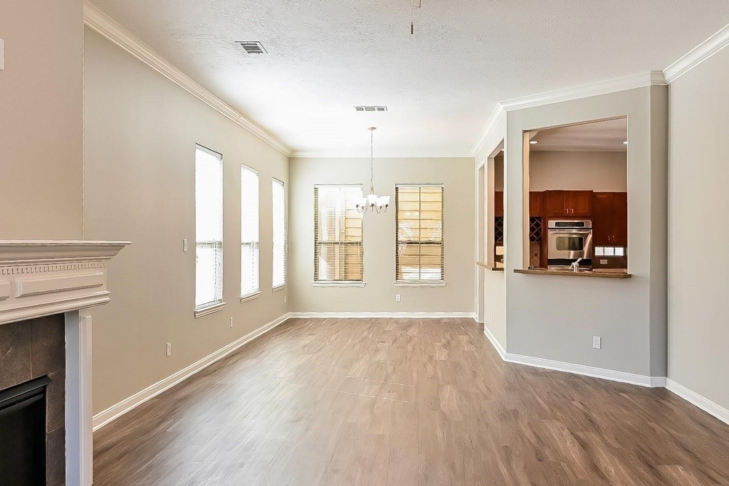 912 W 25th Street - Photo 8