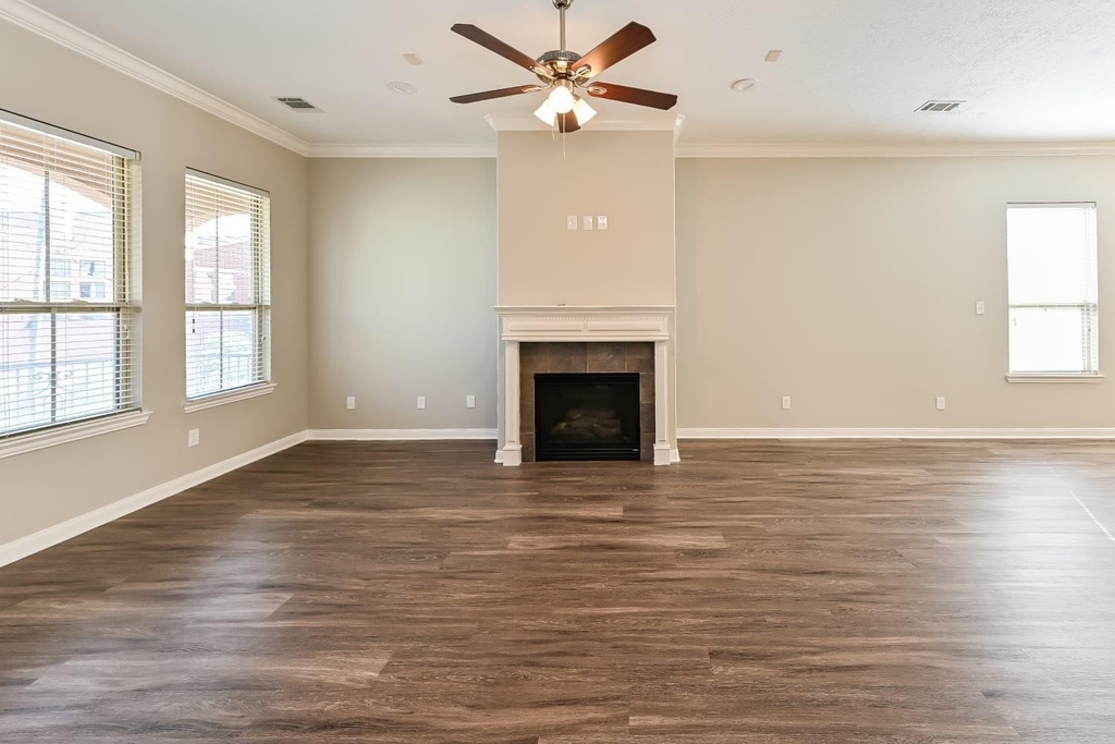 912 W 25th Street - Photo 1