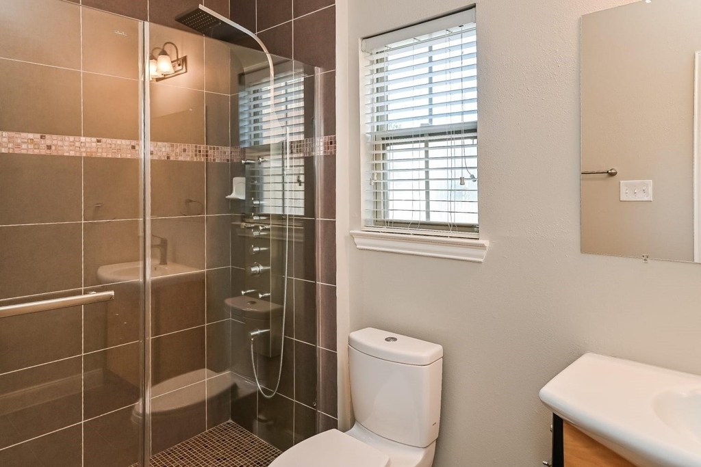 912 W 25th Street - Photo 12