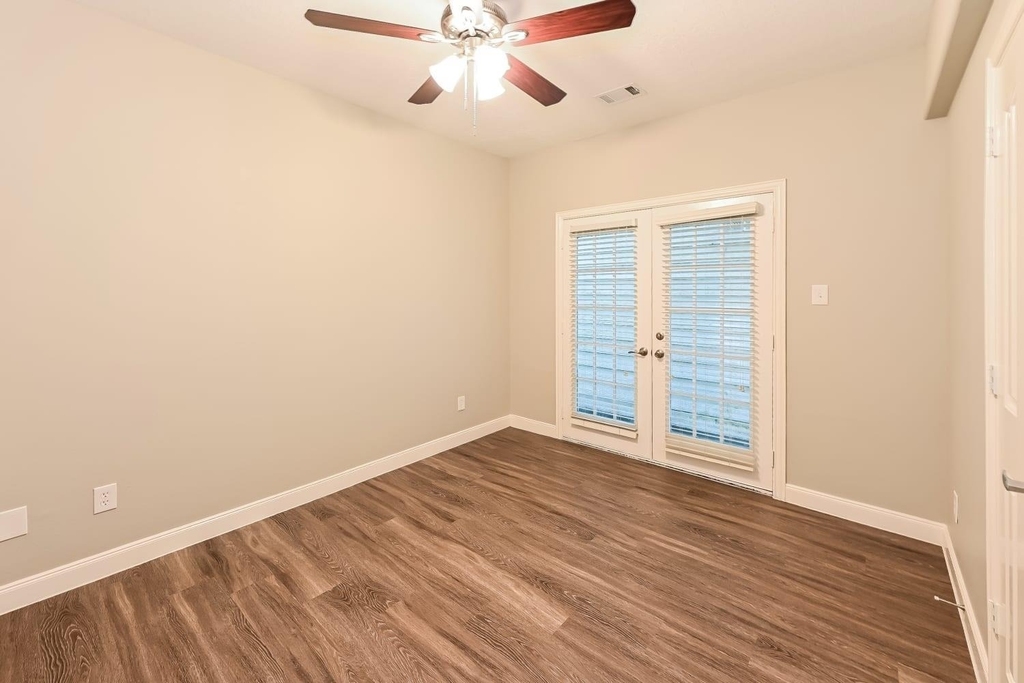 912 W 25th Street - Photo 10