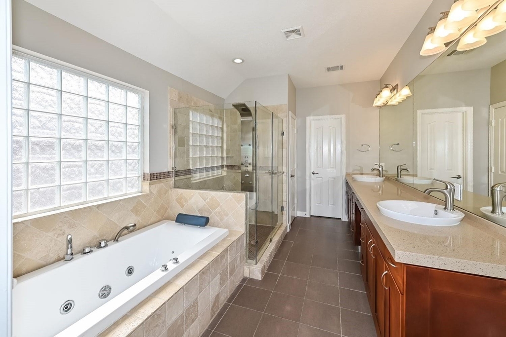 912 W 25th Street - Photo 13