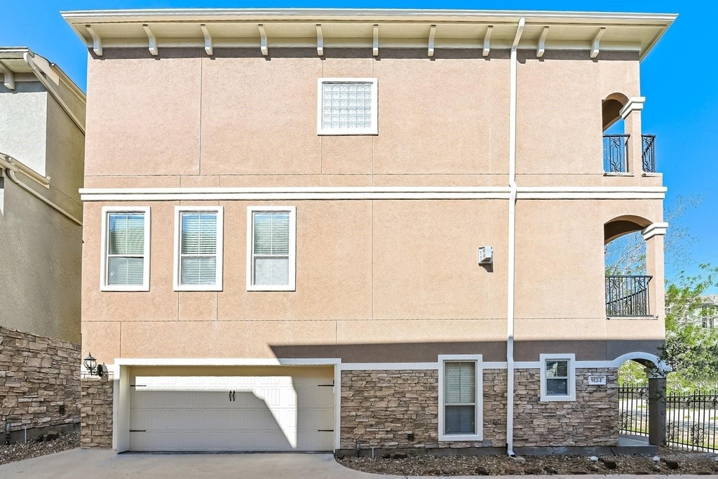 912 W 25th Street - Photo 14