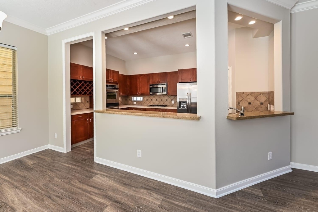 912 W 25th Street - Photo 4