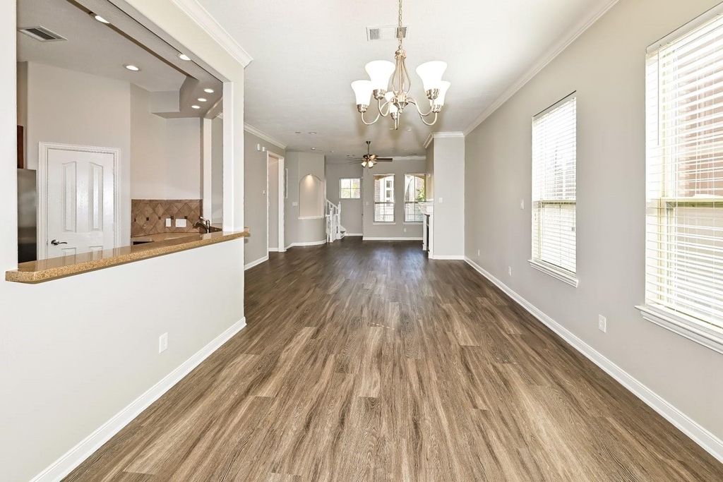912 W 25th Street - Photo 6