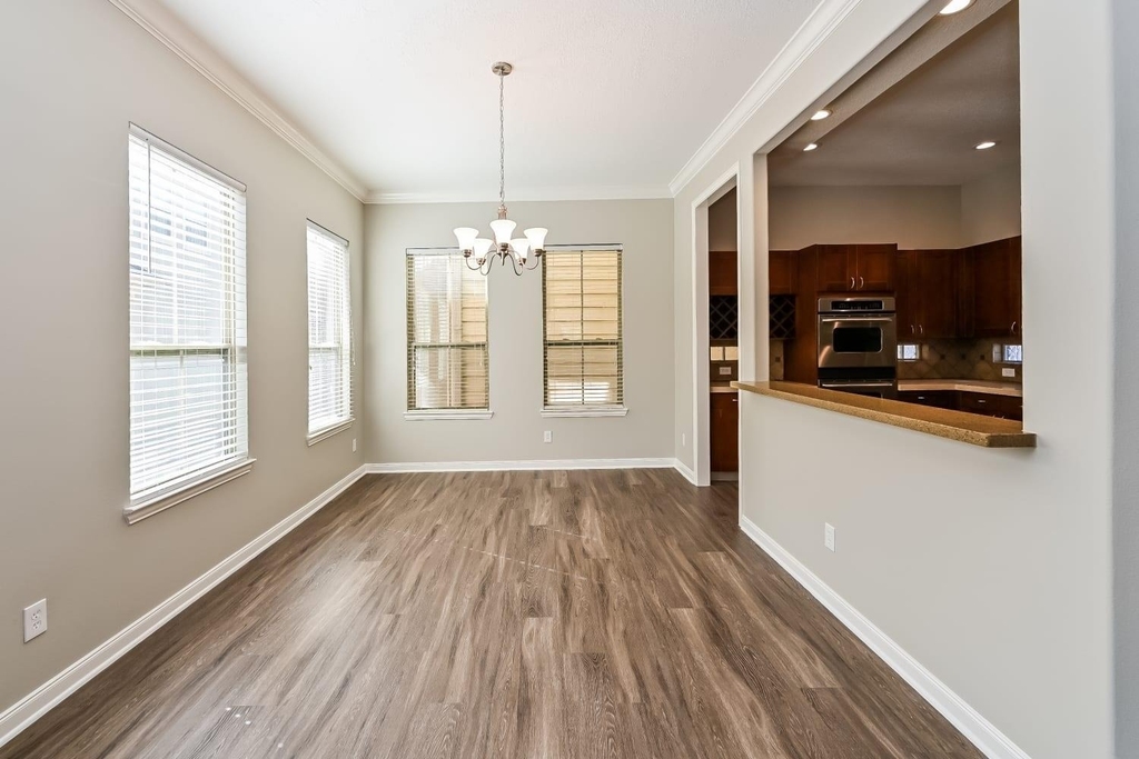 912 W 25th Street - Photo 7