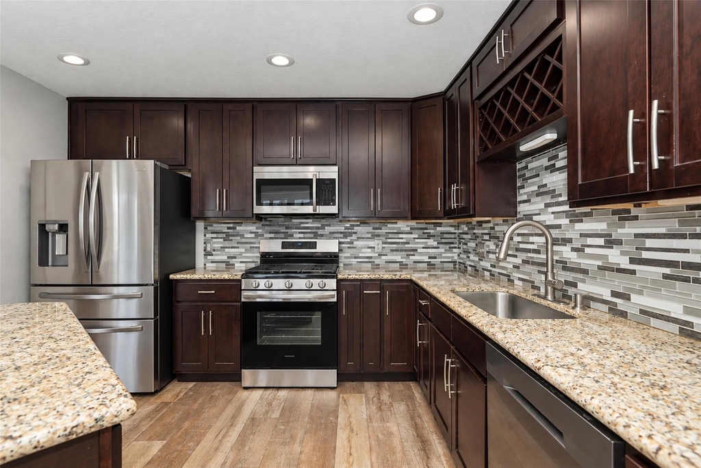 21203 Somerset Park Lane - Photo 11