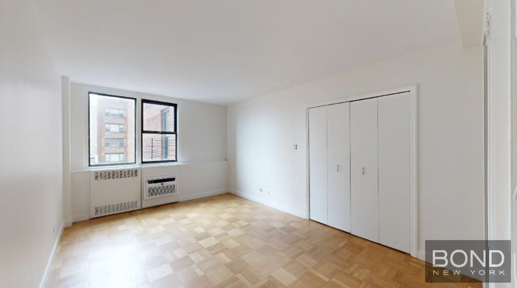 East 79th and York St - Photo 4