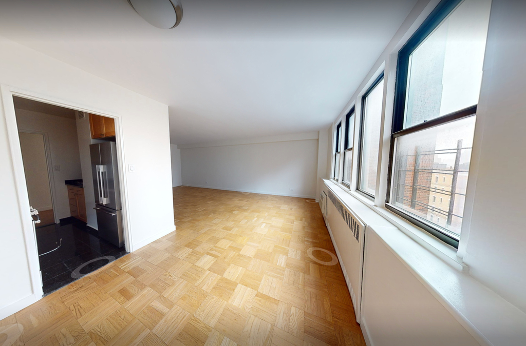 East 79th and York St - Photo 2