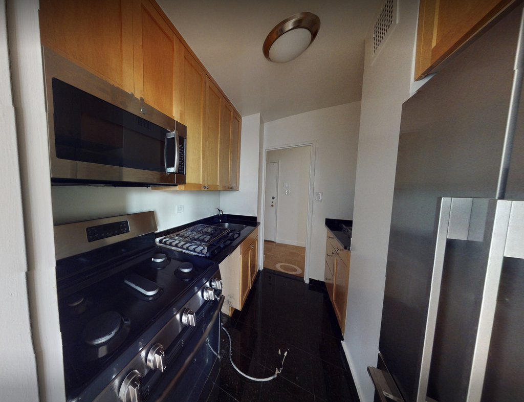 East 79th and York St - Photo 3
