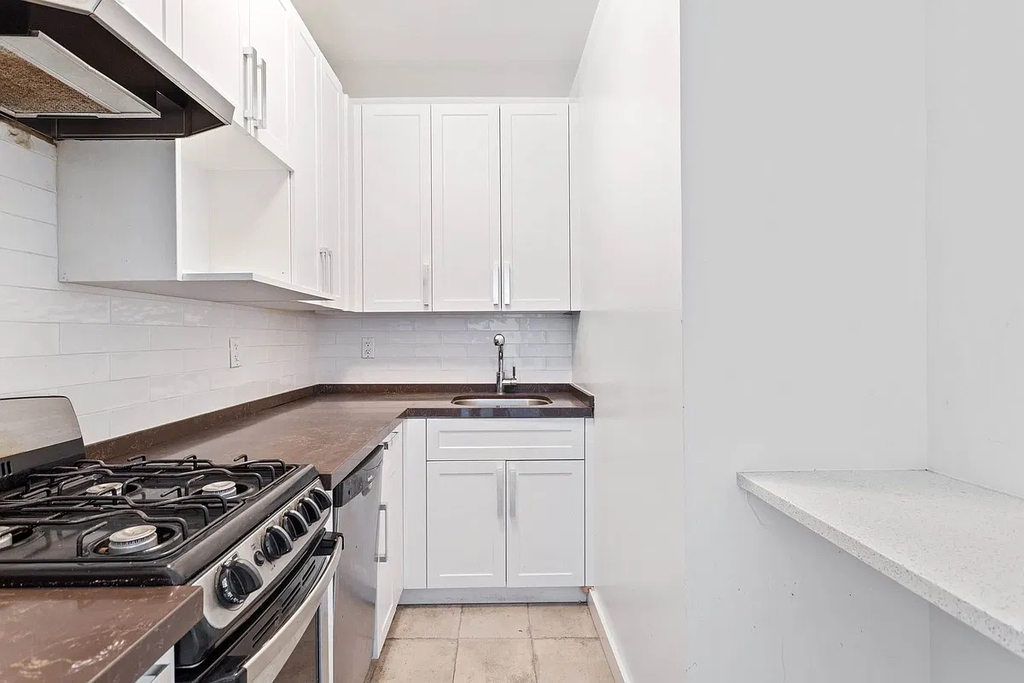 160 Fulton Street - Photo 3