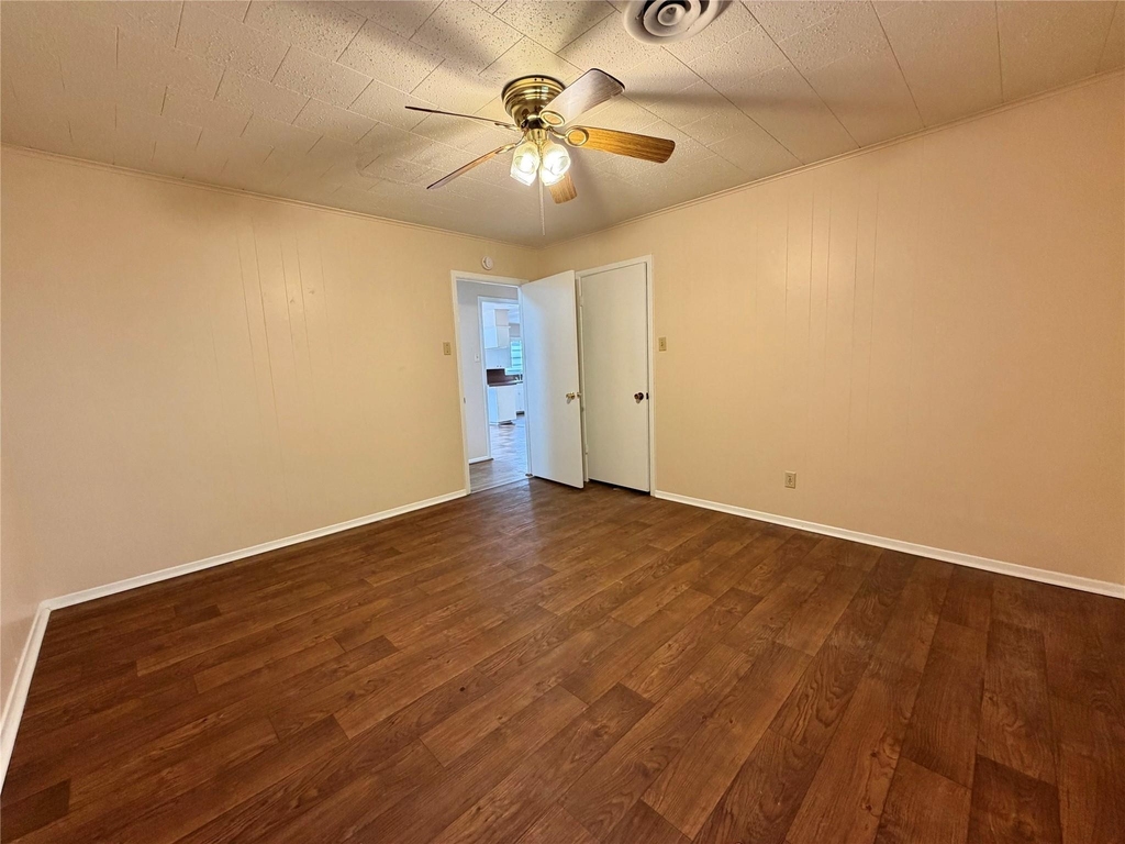 703 W 4th Street - Photo 18