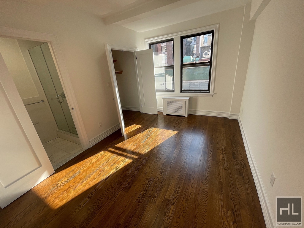 West 68 Street - Photo 7