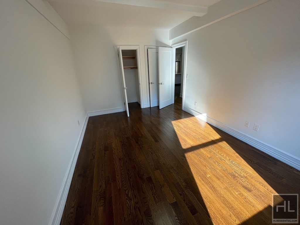 West 68 Street - Photo 5