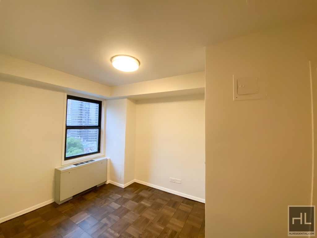 East 63 Street - Photo 2