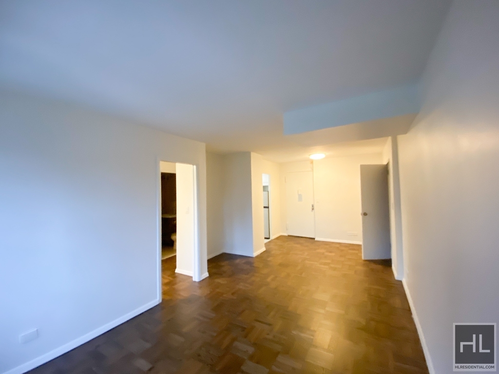 East 63 Street - Photo 1
