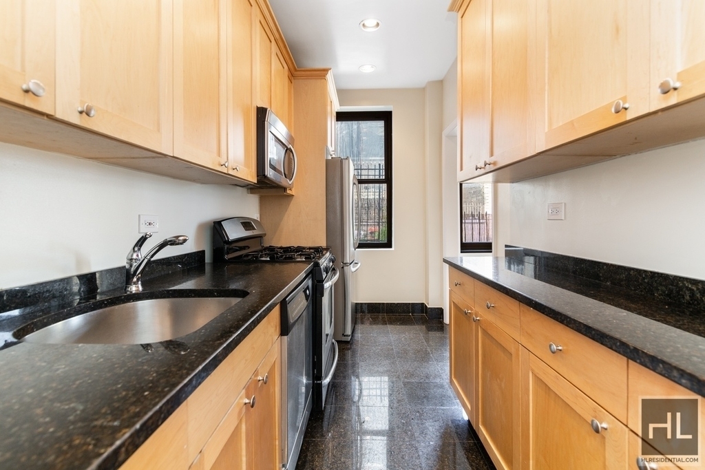 Second Avenue - Photo 4