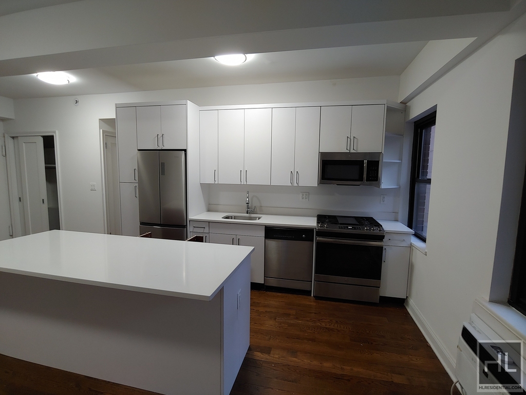East 57th Street - Photo 5