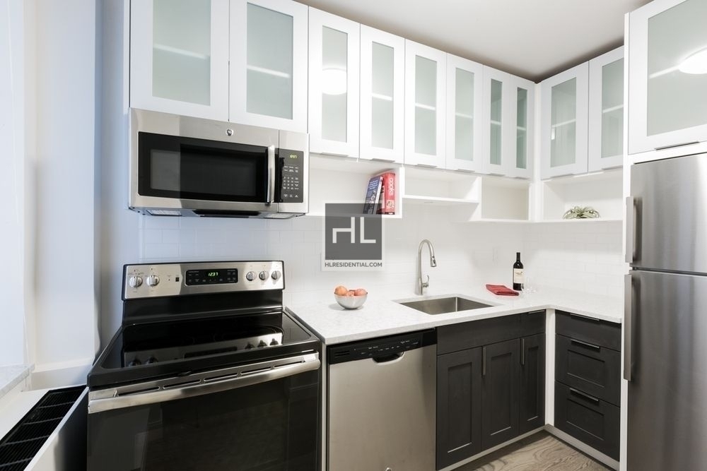 West 34th Street - Photo 1