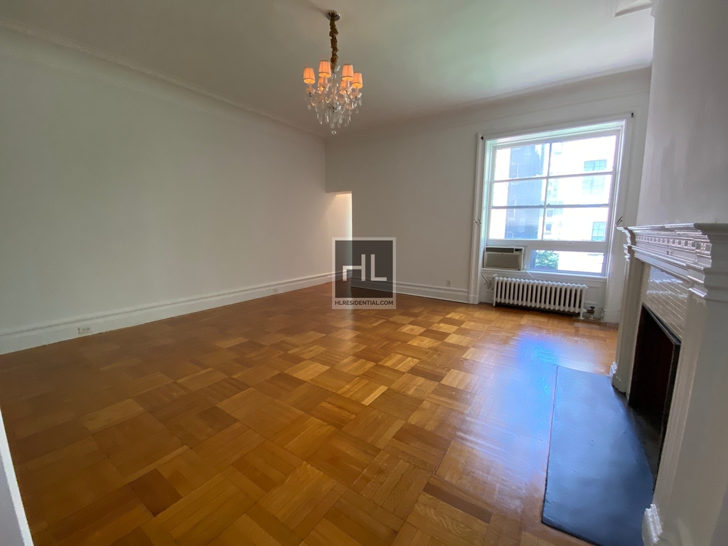 East 71 Street - Photo 1