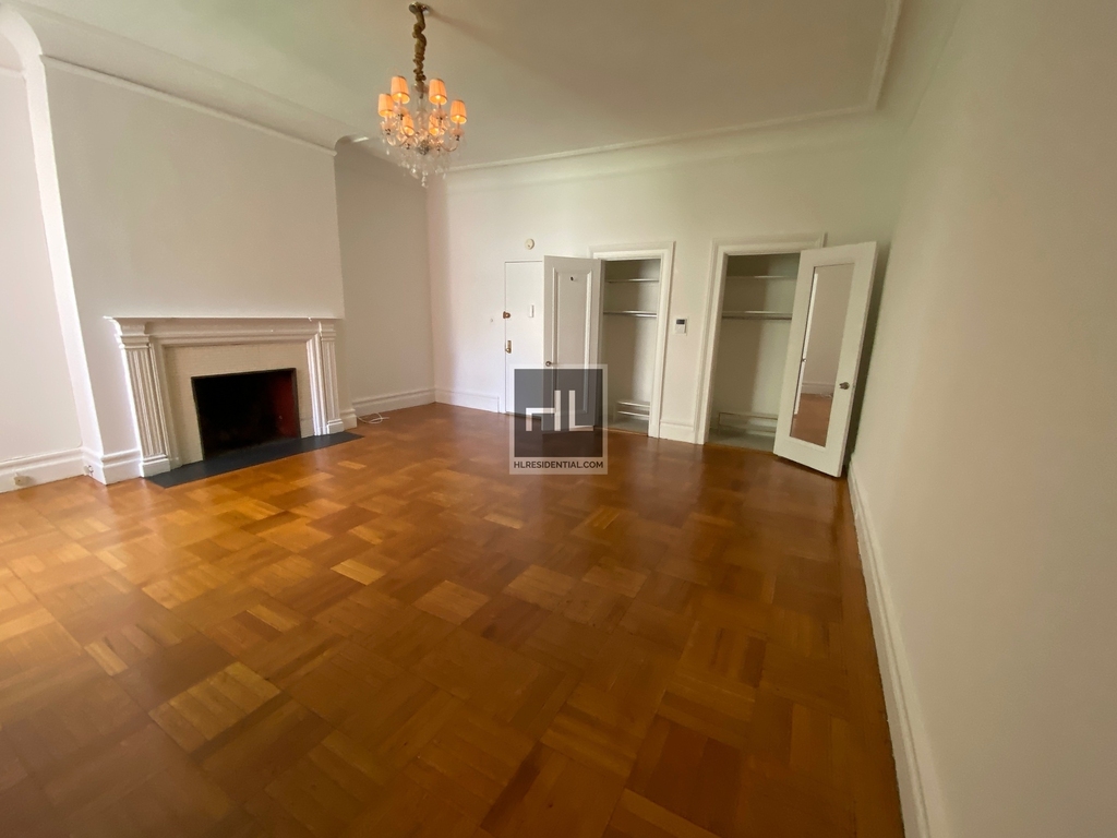 East 71 Street - Photo 0