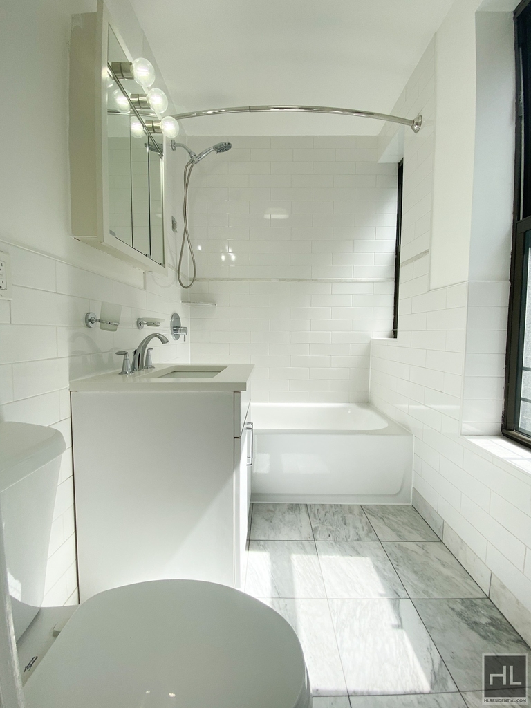 East 89th Street - Photo 2