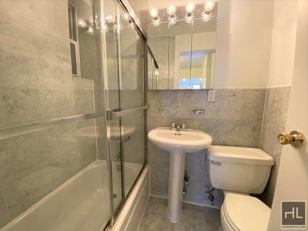 East 81 Street - Photo 2