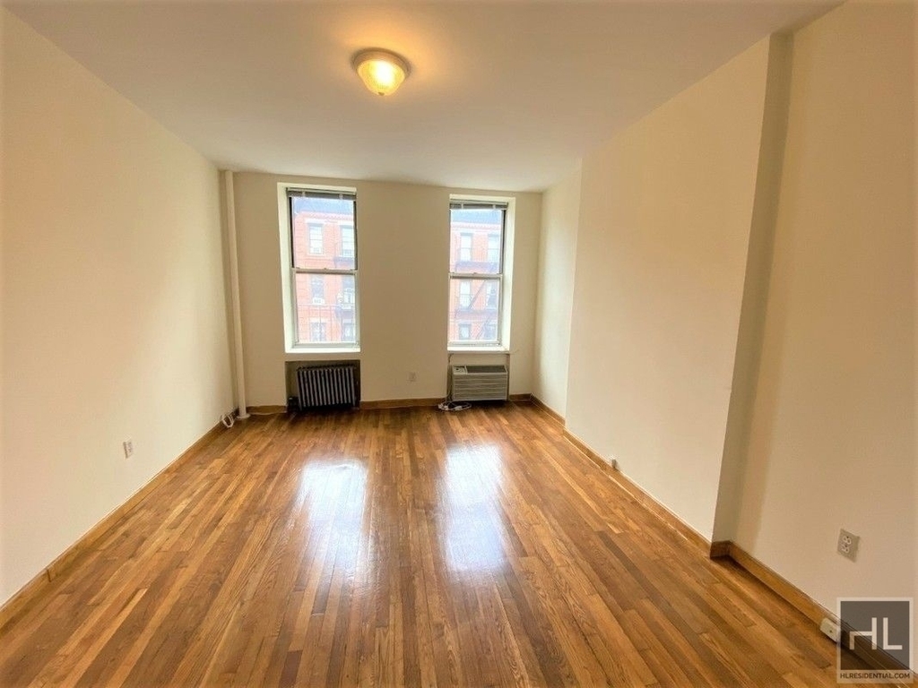 East 81 Street - Photo 0