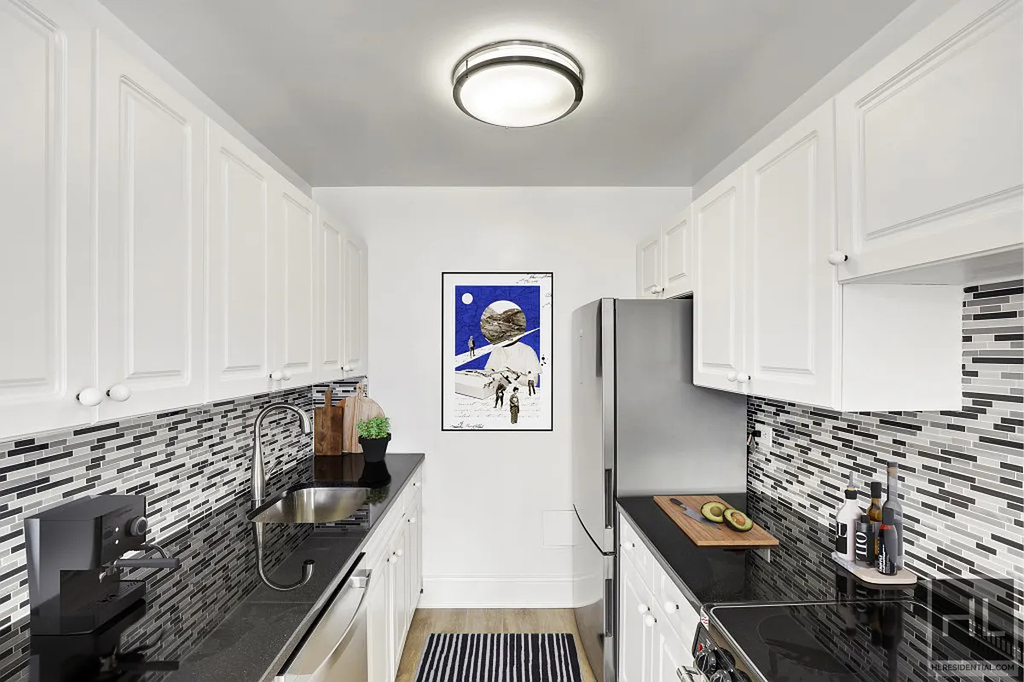 West 34th Street - Photo 1