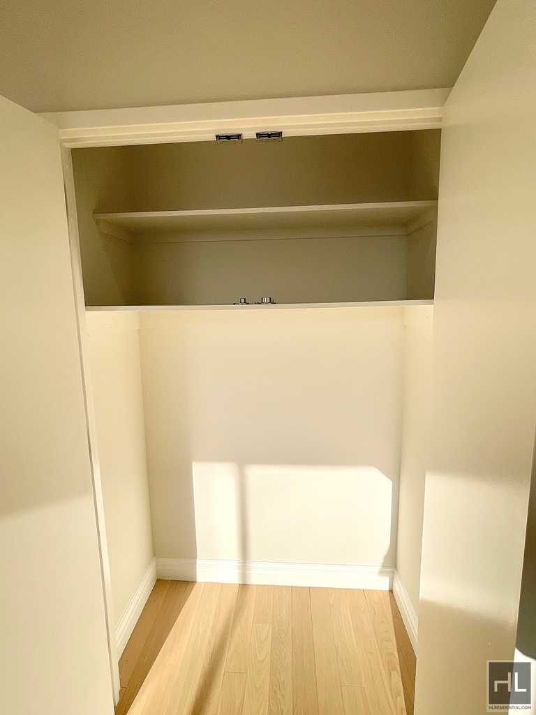 West 48th Street - Photo 10