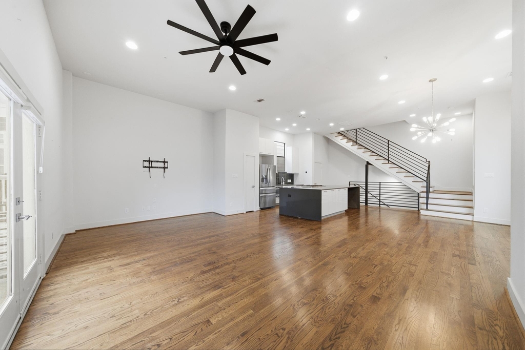 1215 Summer Street - Photo 2
