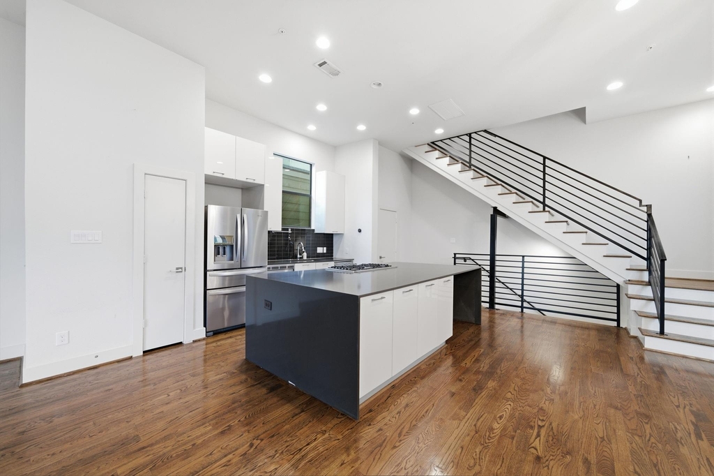 1215 Summer Street - Photo 5