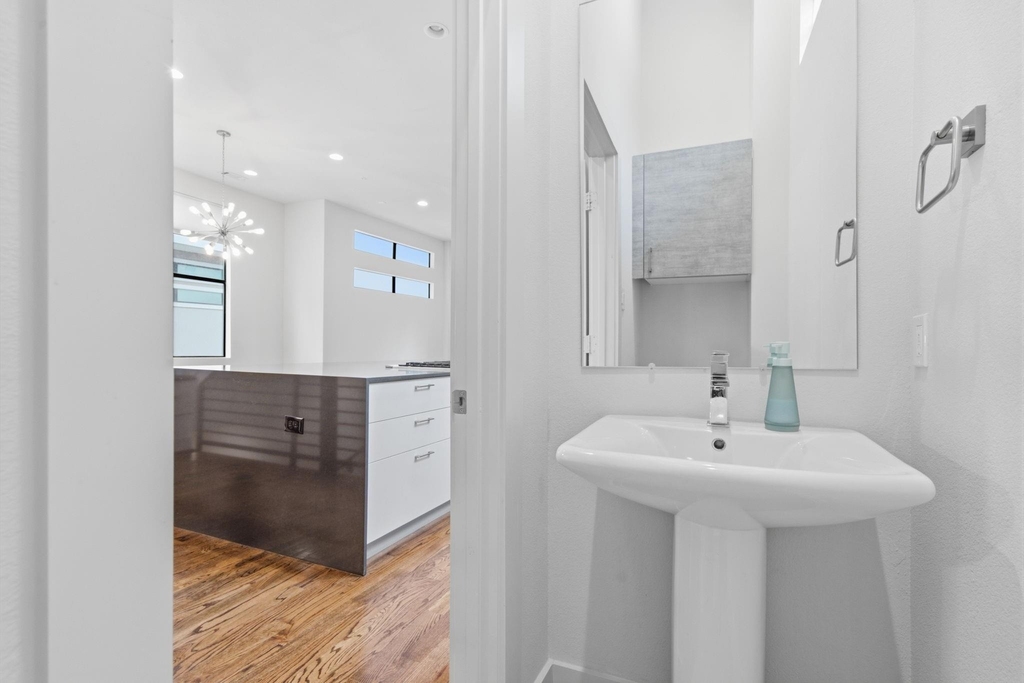 1215 Summer Street - Photo 10