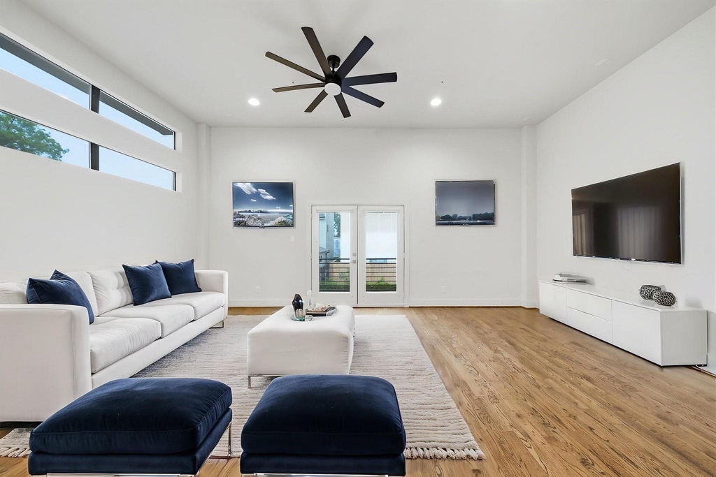 1215 Summer Street - Photo 0