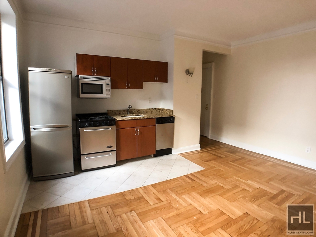 West 11th Street - Photo 0