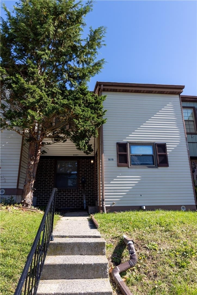 1619 Shenandoah Court - Photo 1