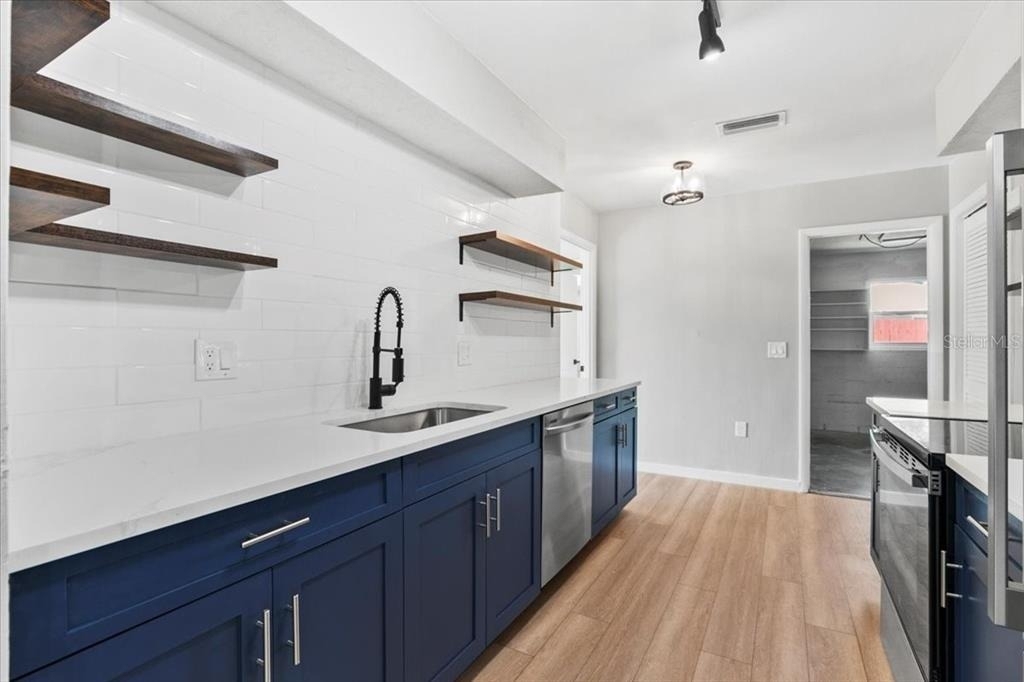 404 Briarwood Road - Photo 8