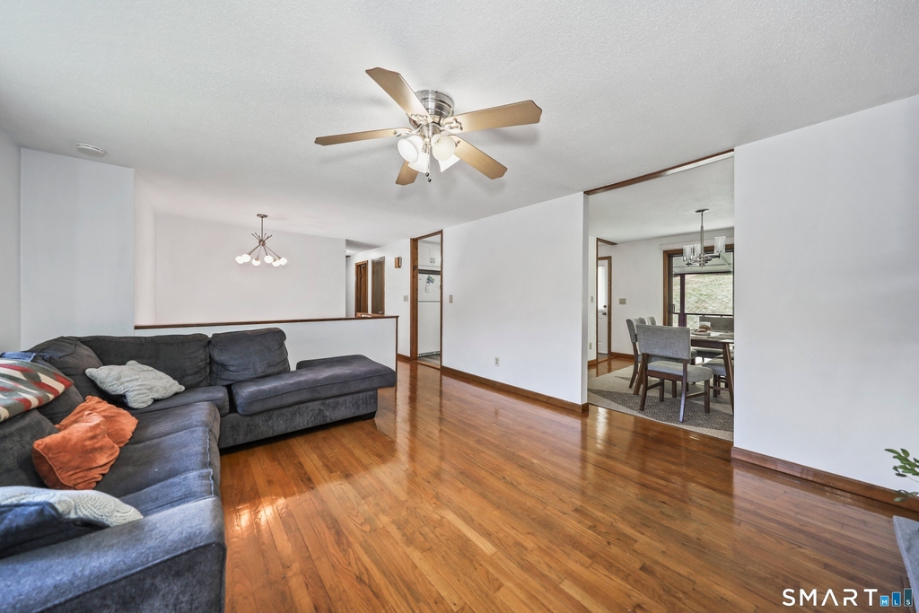 430 Shepard Avenue - Photo 4