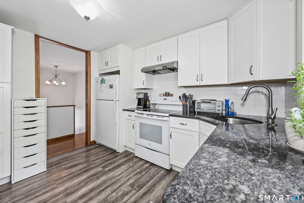 430 Shepard Avenue - Photo 7