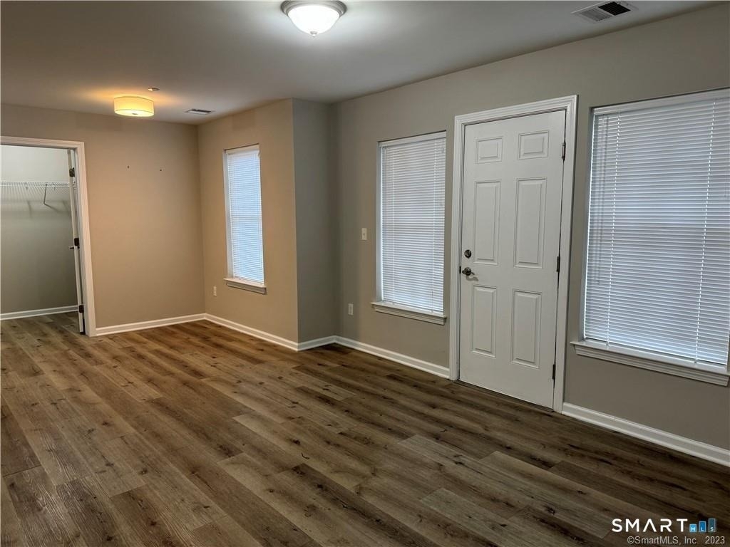 314 Bridgeport Avenue - Photo 4
