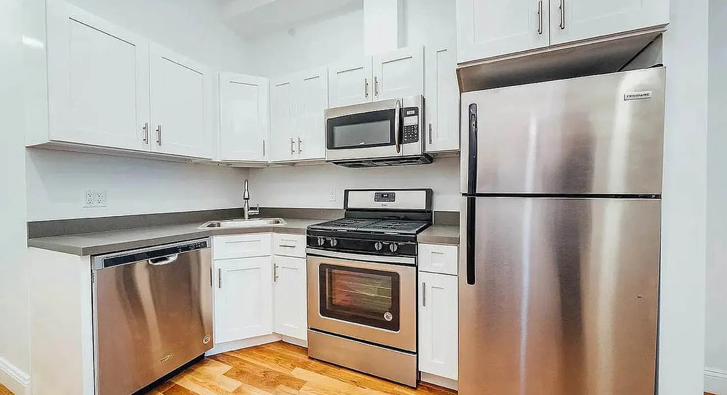 295 Wyckoff Avenue - Photo 0