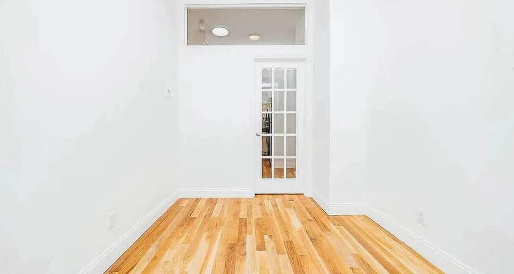 295 Wyckoff Avenue - Photo 3