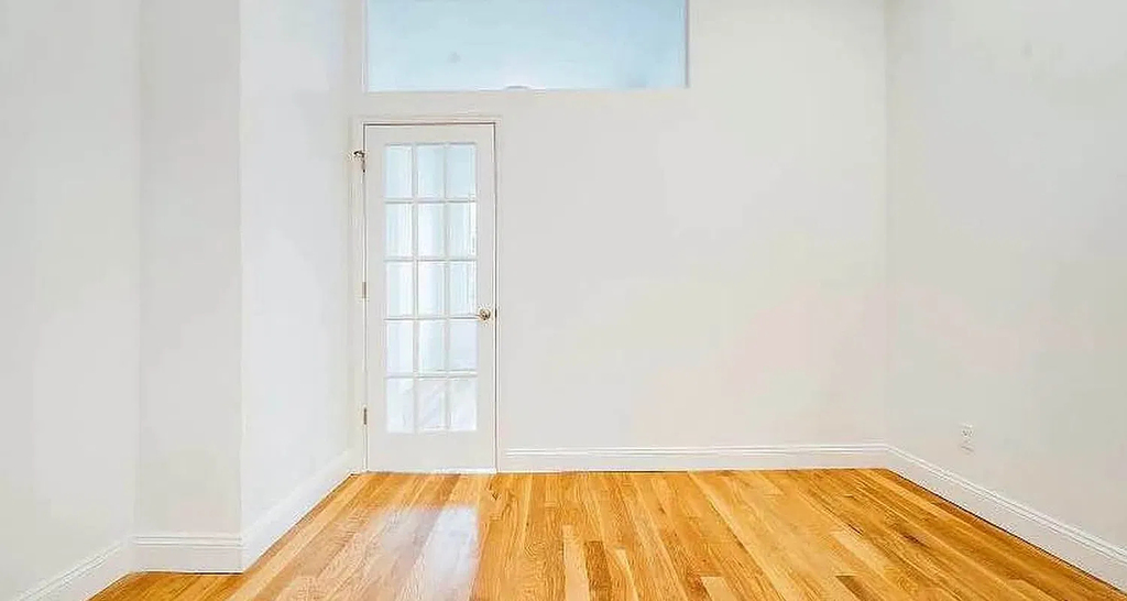 295 Wyckoff Avenue - Photo 4